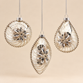 Sfera Natalizia EDG in Vetro Argento Anticato con Fiore Gioiello e Decorazioni in Rilievo Ø8 cm – Varianti Selezionabili