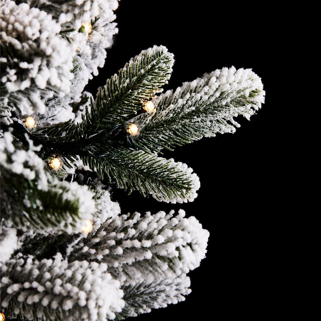Albero di Natale innevato Merano EDG con 200 LED h.150cm