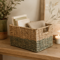Cestino Intrecciato Bicolore con Manici – 23 x 31 x H 19 cm