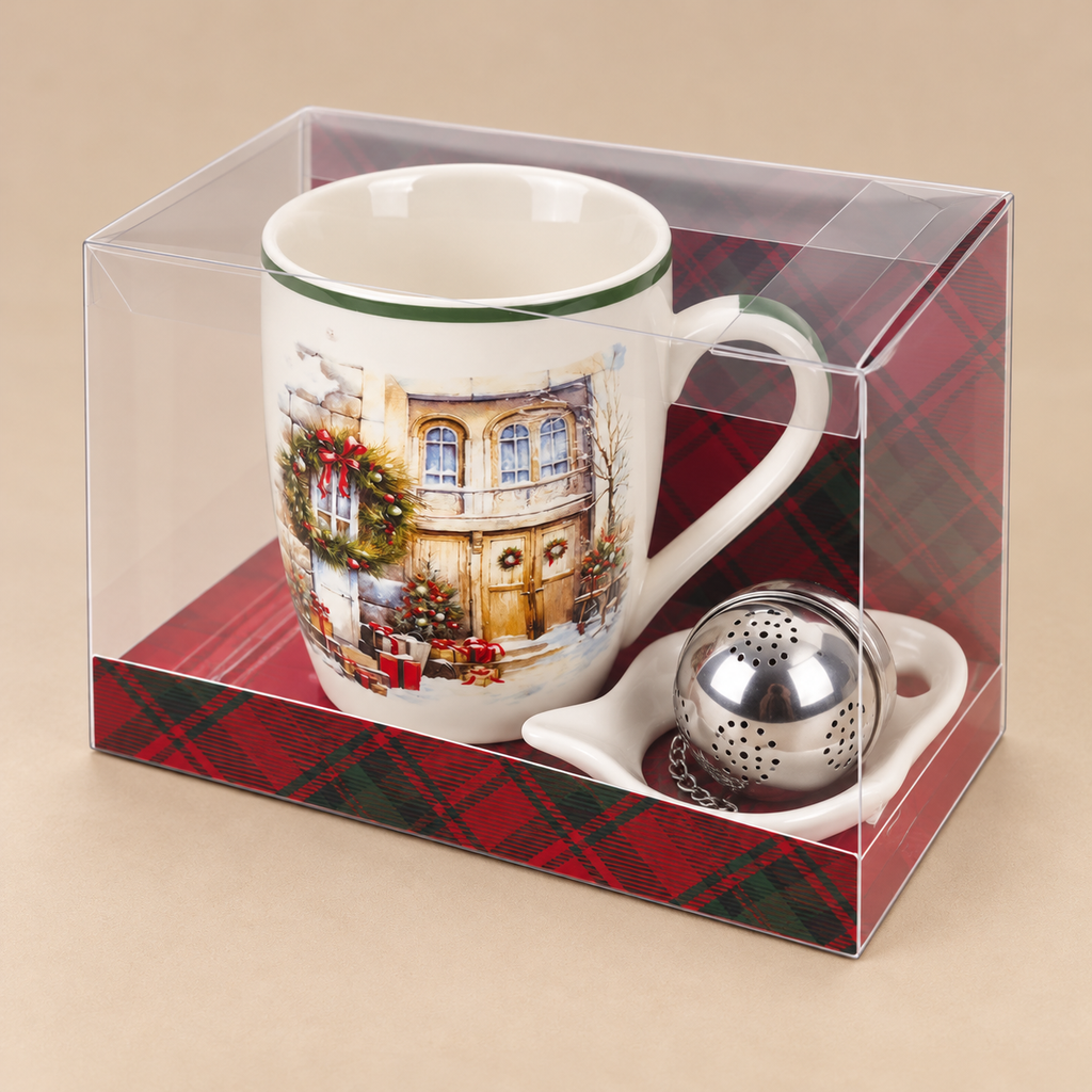 Tazza Natalizia in Ceramica con Infusore e Piattino – Decoro Facciata Invernale con Ghirlanda, Albero di Natale e Pacchi Regalo – 350 ml –