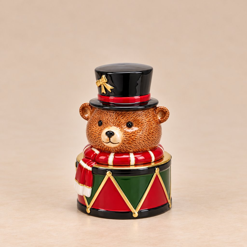Contenitore Natalizio EDG con Orsetto, Sciarpa e Cappello Verde, Rosso e Oro – 16,5 x 16 x H 24 cm