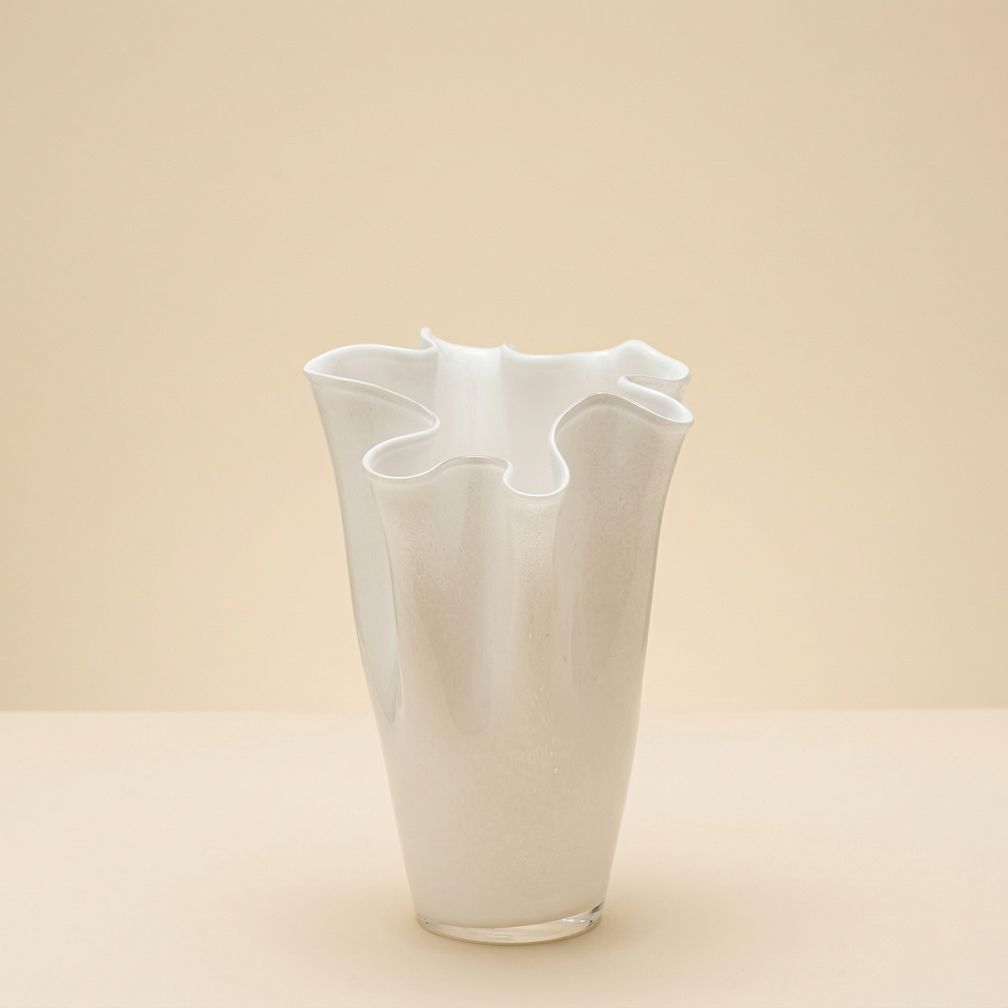 Vaso drappo bianco h.22