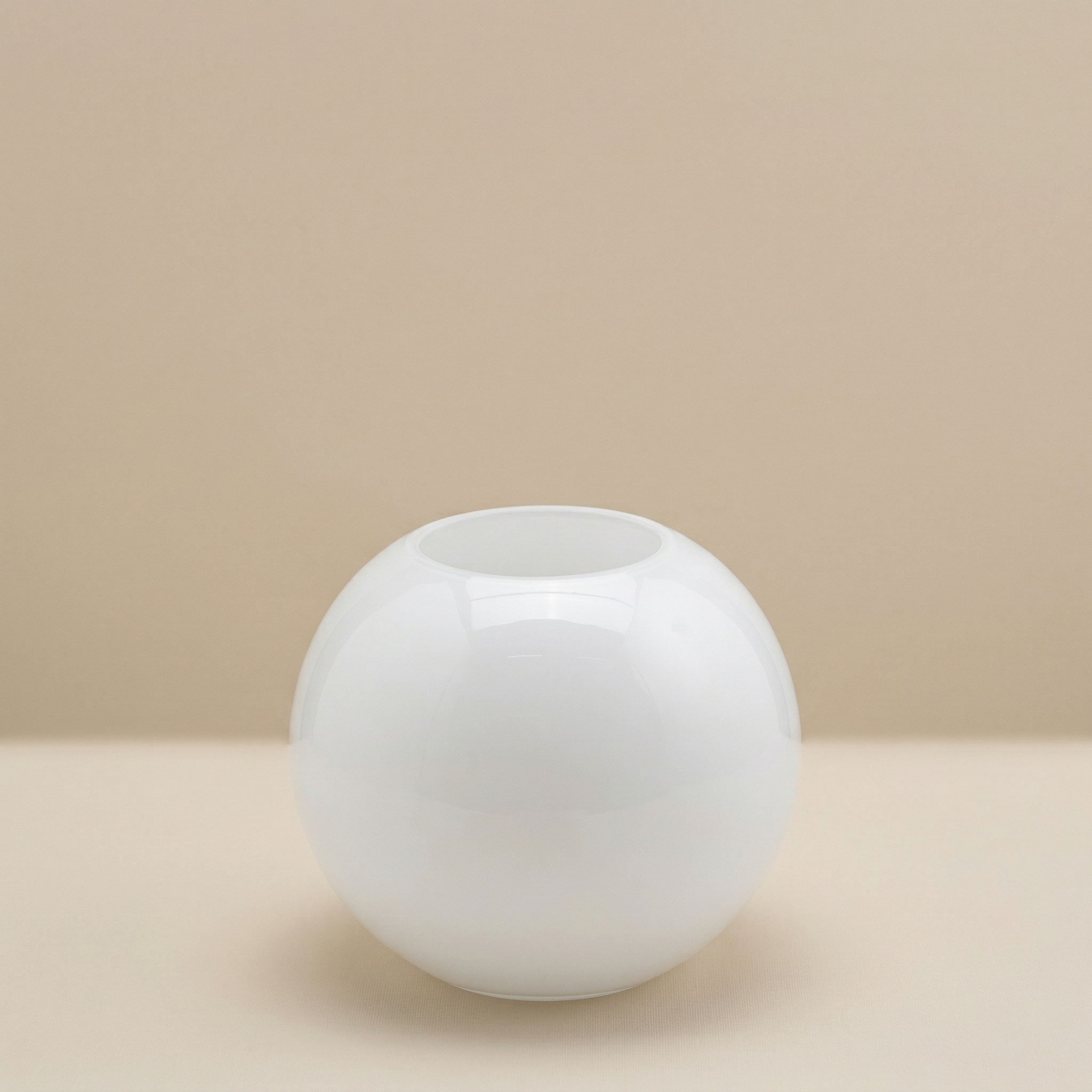 Vaso sfera molato bianco h.16