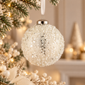 Sfera di Natale in Vetro Bianco Perlato con Perline e Paillettes Argentate – Ø 8 cm