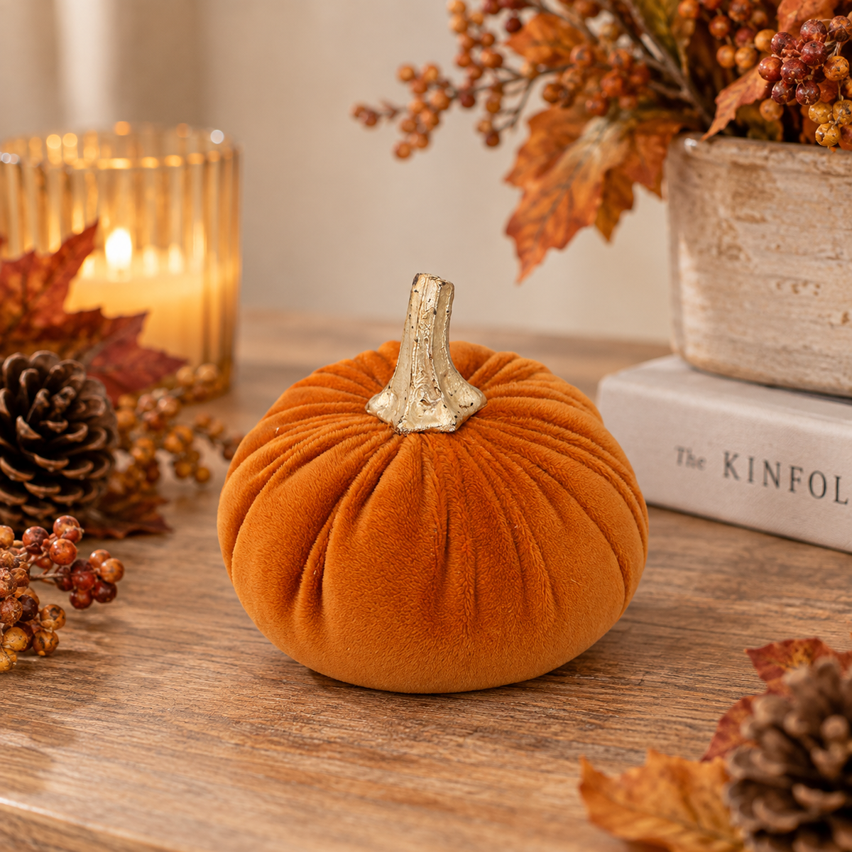 Zucca Decorativa Autunnale Arancione in Velluto con Picciolo Oro Ø9 x H8 cm