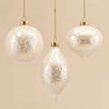 Addobbo di Natale in Vetro Bianco Perlato con Perline e Paillettes Iridescenti – 10 cm