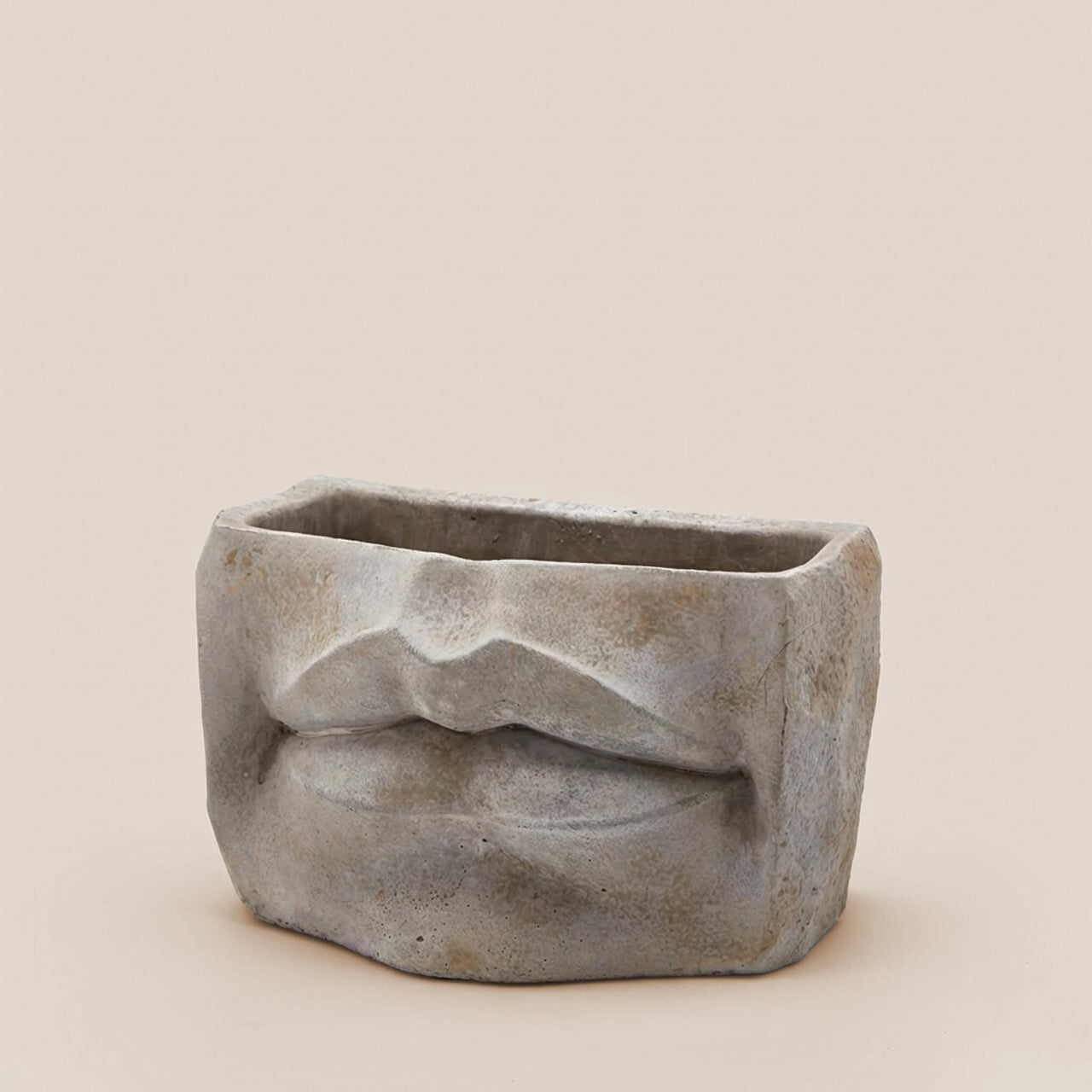 Vaso cemento labbra h.13 Vasi & Portavasi