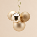 Grappolo di 4 Sfere Natalizie in PVC Champagne Oro Lucido, Opaco e Glitterato – Ø 6-8 cm
