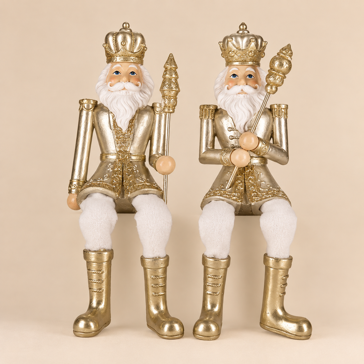 Schiaccianoci Natalizio da Appoggio in Poliresina Oro Champagne e Bianco con Corona e Scettro – H 21 cm