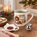 Tazza Natalizia in Ceramica con Infusore e Piattino – Decoro Facciata Invernale con Ghirlanda, Albero di Natale e Pacchi Regalo – 350 ml –