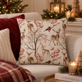 Cuscino Natalizio Decorativo Beige con Cervi, Uccellini e Bacche Rosse 45 x 45 cm