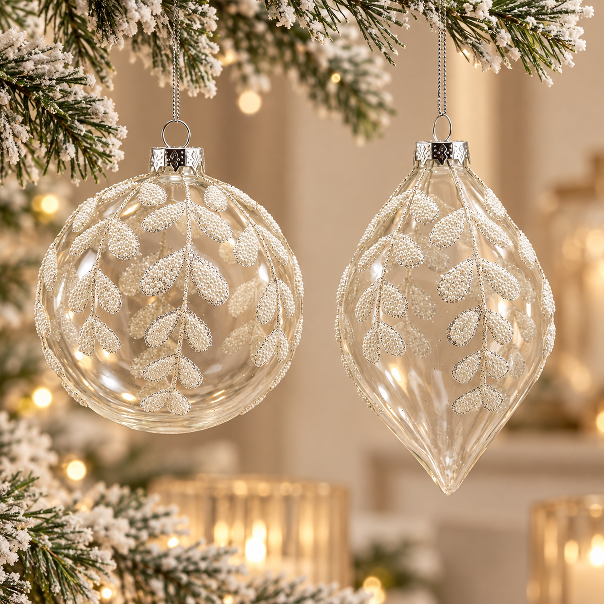 Decorazione Natalizia EDG in Vetro Trasparente con Foglie Bianche Glitterate 10 cm