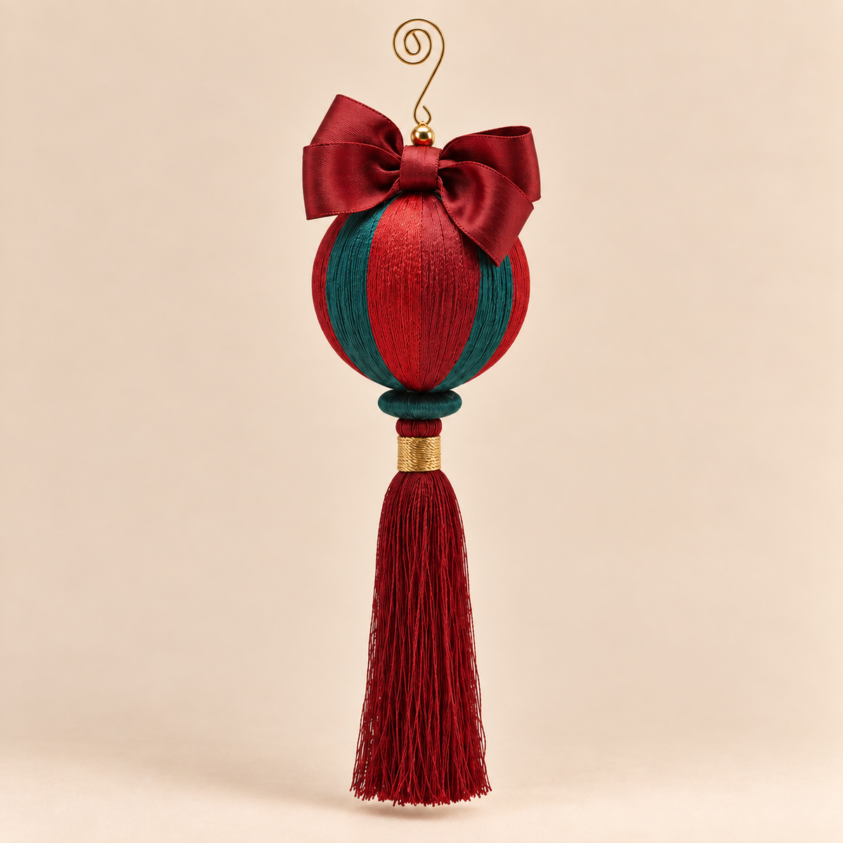 Decorazione Natalizia Sfera con Fiocco e Nappina Rossa e Verde 23cm