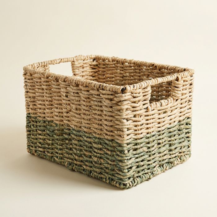 Cestino Intrecciato Bicolore con Manici – 23 x 31 x H 19 cm