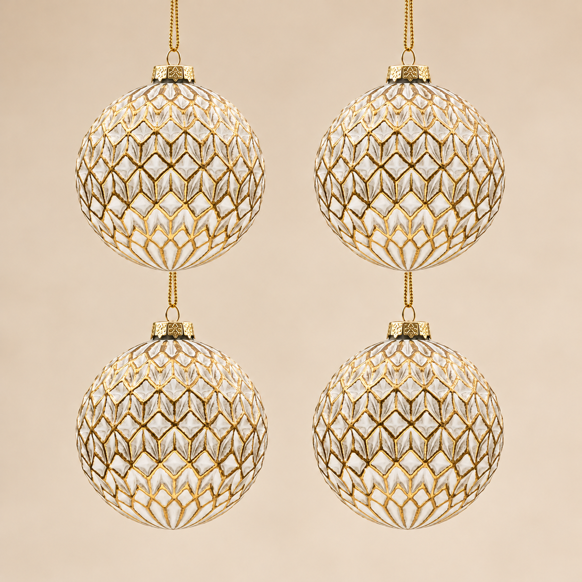 Set 4 sfere di Natale in Vetro Bianco e Oro con Decoro Geometrico a Rombi – Ø 8 cm