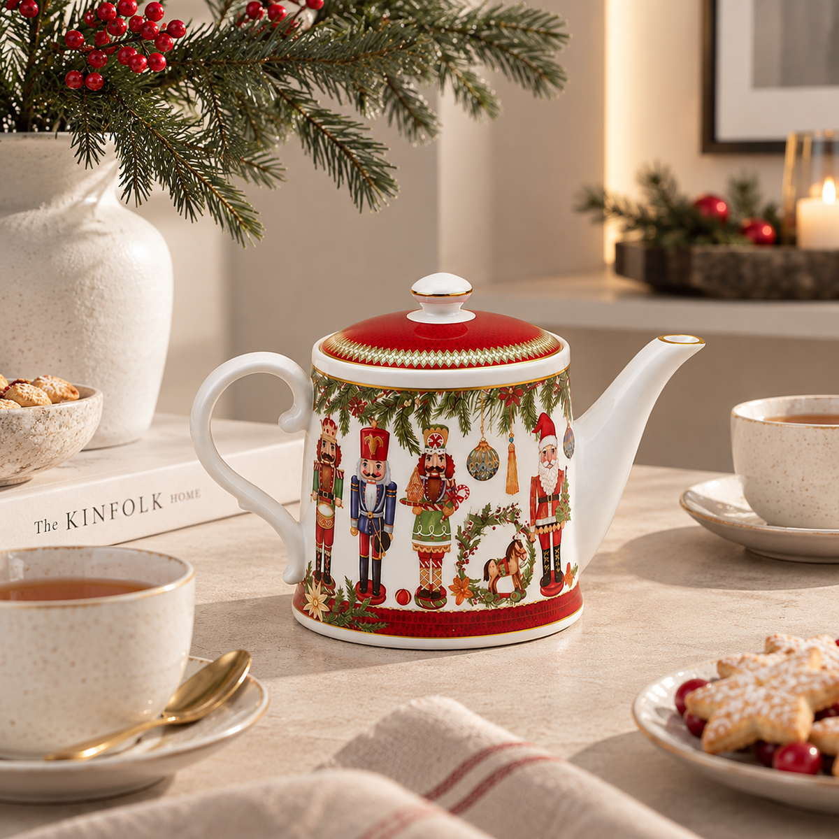 Teiera Natalizia EDG con Schiaccianoci, Babbo Natale e Decorazioni Natalizie 600 ml – 19 x 11 x H 14 cm con Confezione Regalo
