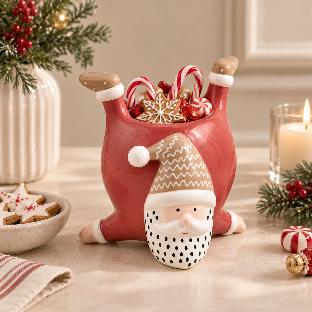 Portavaso Natalizio in Ceramica con Babbo Natale a Testa in Giù Rosso e Beige H15 cm