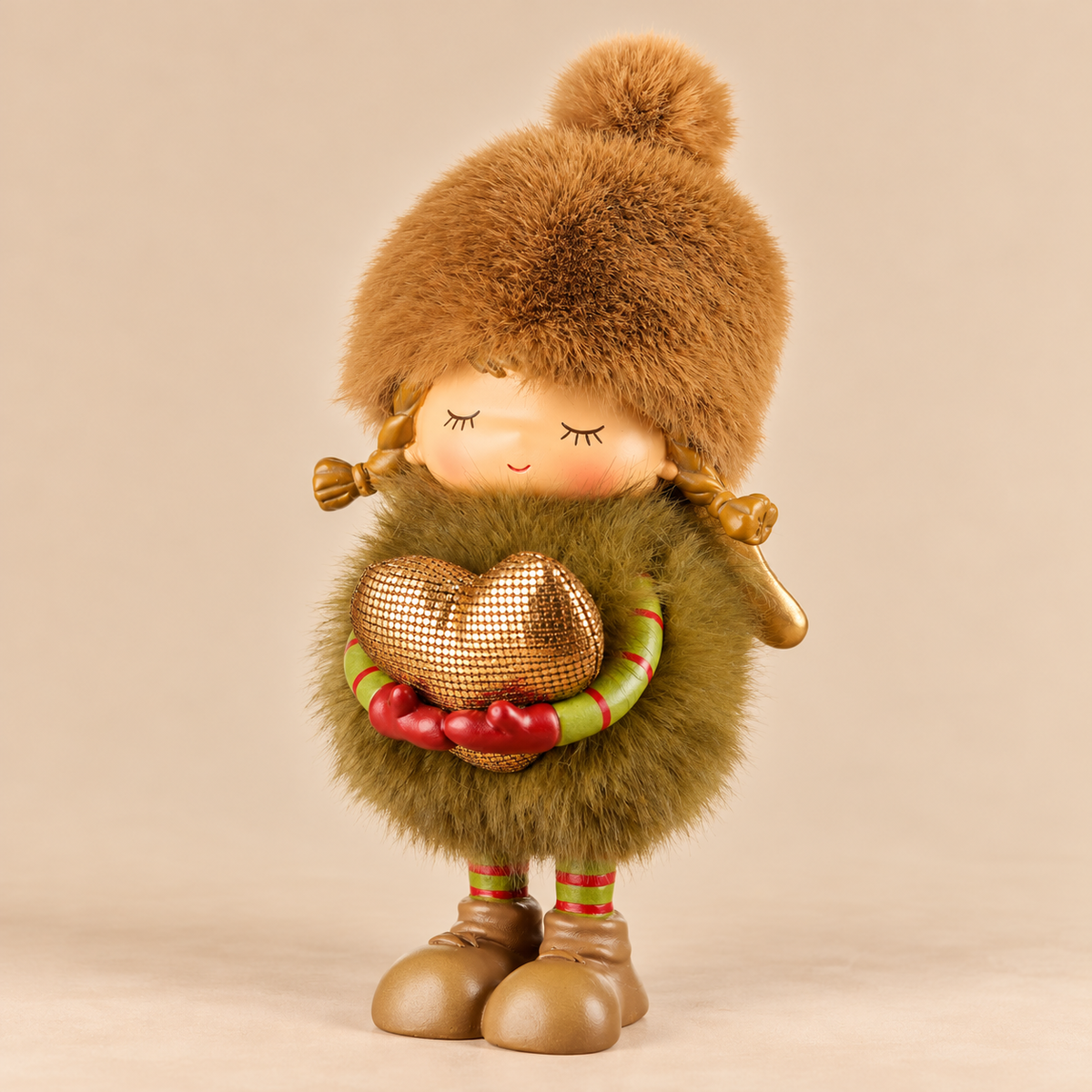 Bambina Natalizia con Cuore Oro Glitterato, Cappello Marrone e Abito Verde Oliva – Collezione Festa nel Bosco 12x12x23 cm
