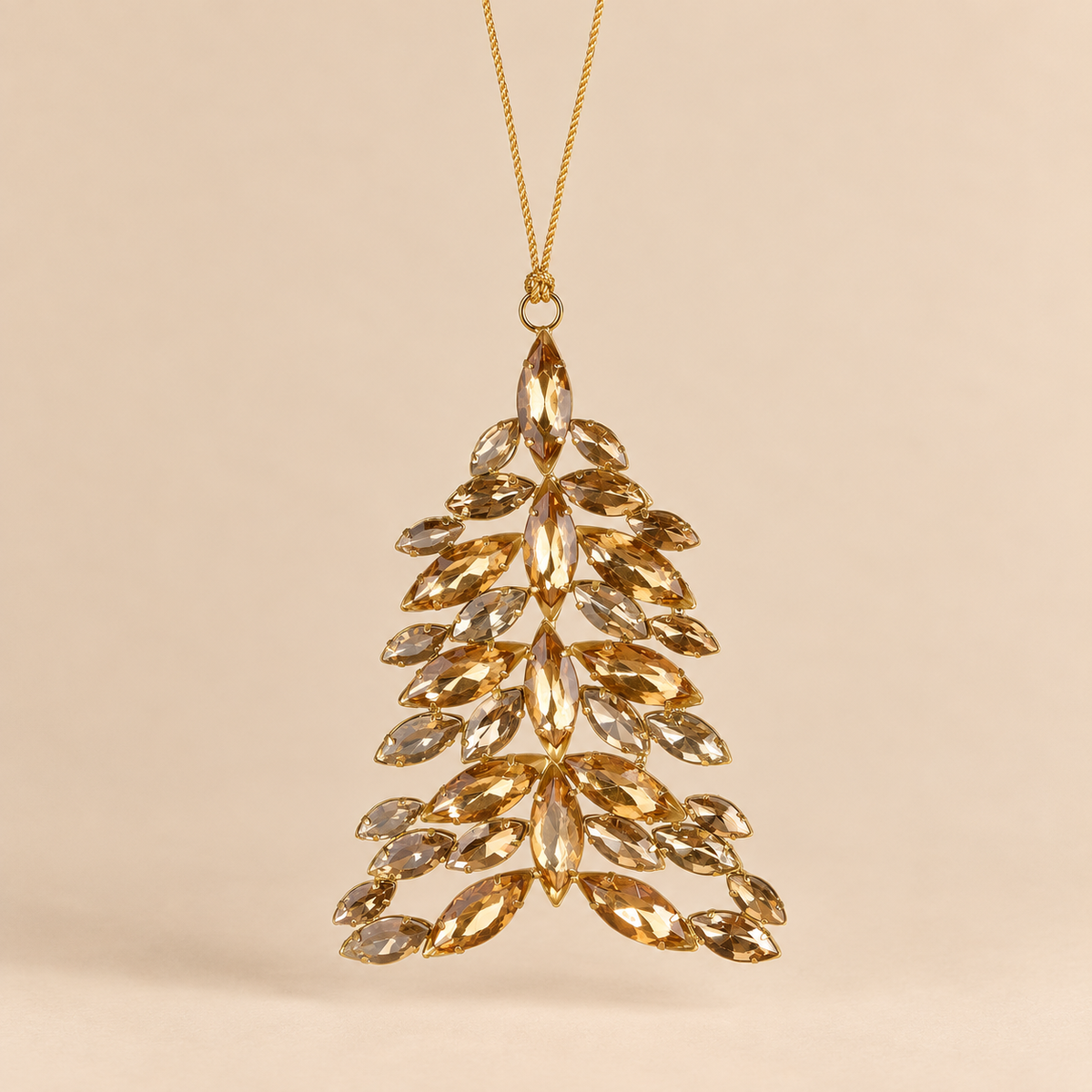 Albero di Natale da Appendere Fiocchi di Ghiaccio in Metallo Dorato e Cristalli in Vetro Champagne – 12x14 cm