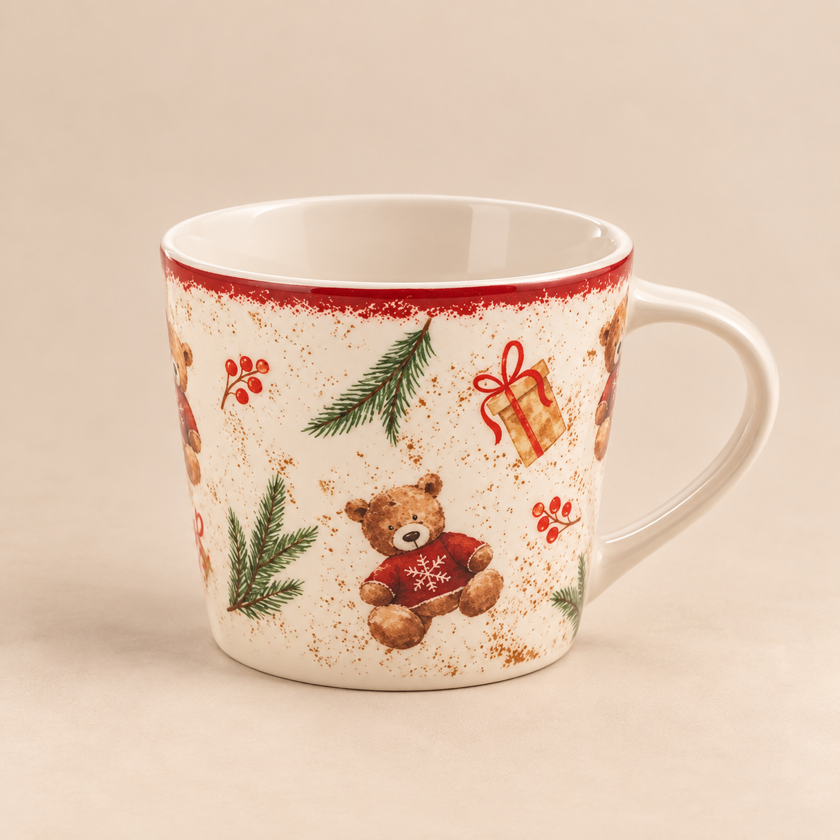 Tazza da Tè Village  – Decoro Natalizio con Orsetto, Pacchi Regalo e Rami di Abete – 280 ml