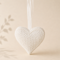 Cuore perline bianco con nastro