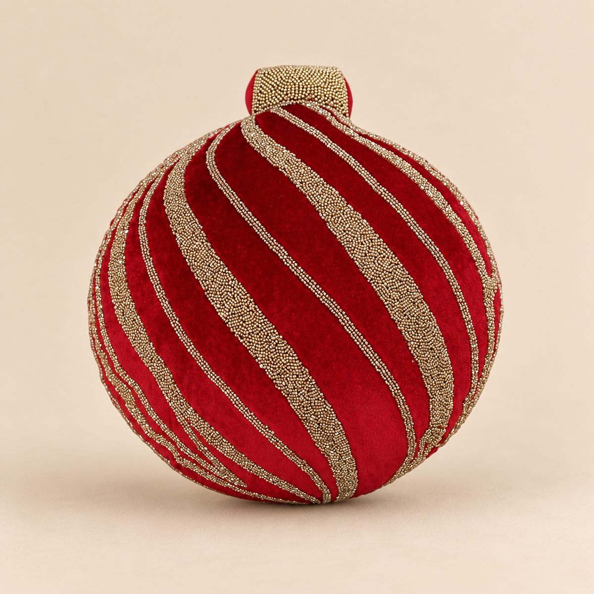Cuscino Natalizio Sagomato Pallina Rosso e Oro 38 x 40 cm - Blanc Mariclò