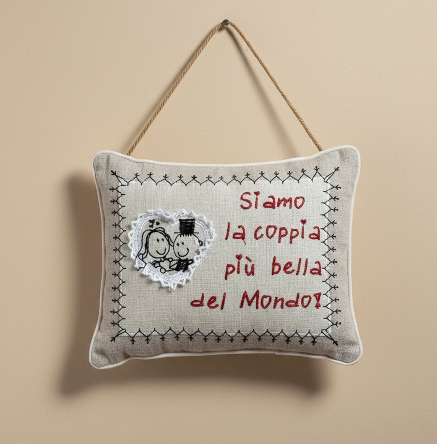 Cuscino Decorativo “Siamo la coppia più bella del mondo” da Appendere Idee regalo