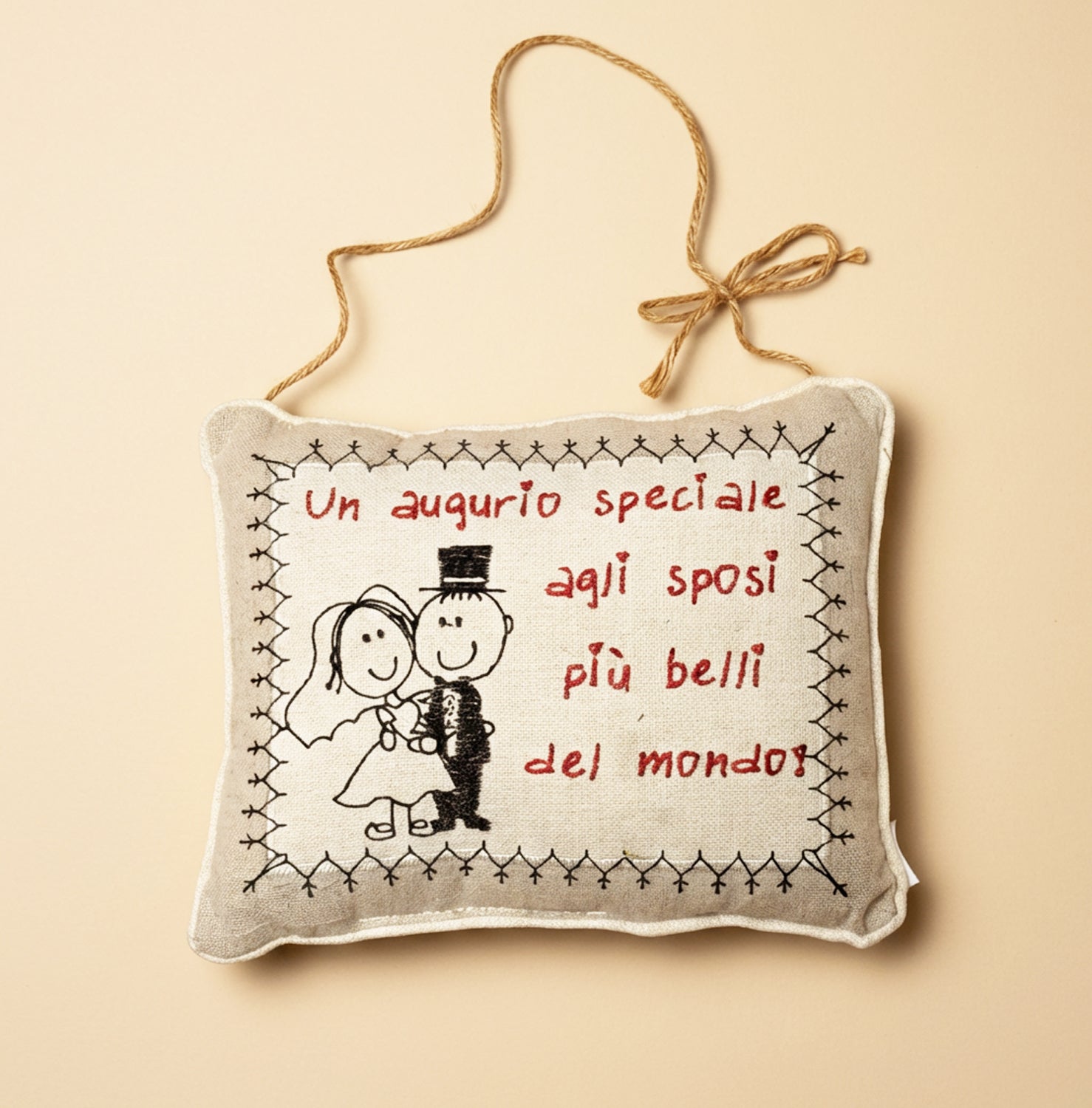Cuscino Decorativo “Un augurio speciale agli sposi più belli del mondo” da Appendere Idee regalo