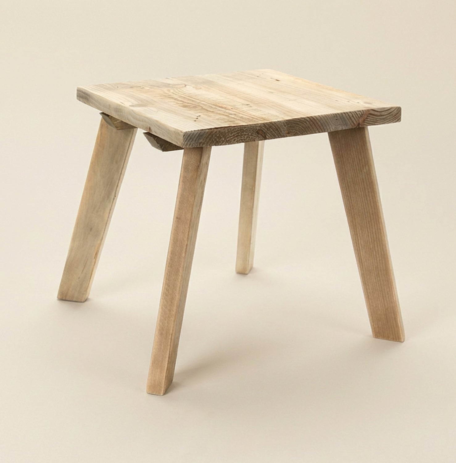 Sgabello legno h.30 Alzatina