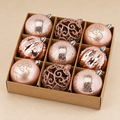 Set 9 Sfere Natalizie Rosa Cipria e Rosa Antico Ø8 cm in PVC con Glitter, Arabeschi e Finiture Assortite