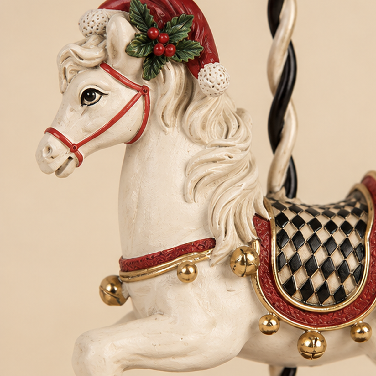 Carillon Natalizio Decorativo con Cavallo a Giostra Bianco e Bordeaux con Dettagli Oro 12 x H24 cm