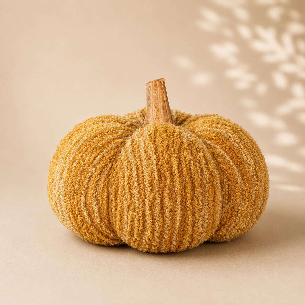 Zucca Decorativa Ocra in Poliestere – Ø 15 x H 12 cm