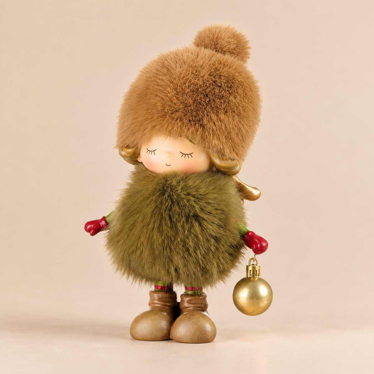 Bambina Natalizia con Cappello in Ecopelliccia Marrone, Abito Verde Oliva e Pallina Oro – Collezione Festa nel Bosco 13x9x22 cm