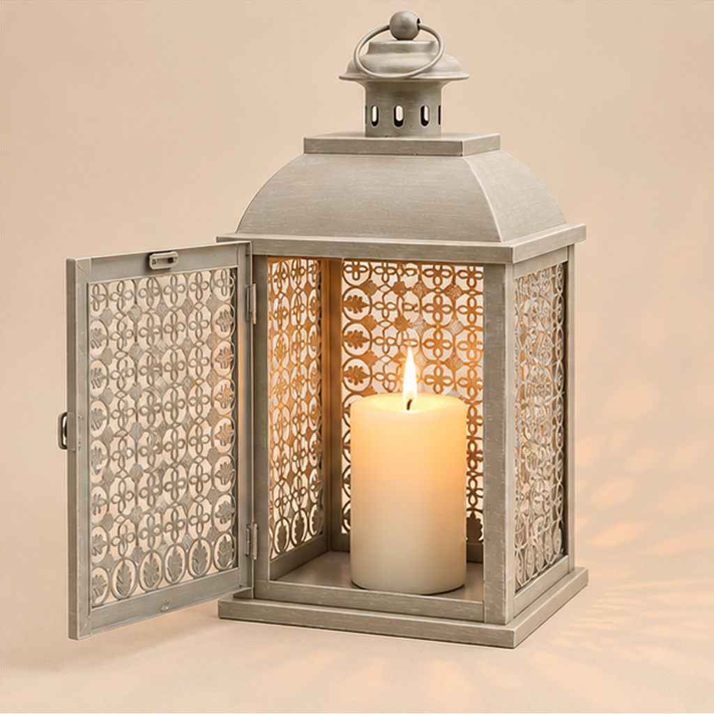 Lanterna Decorativa Traforata Grigio Chiaro in Metallo 20 x 15 x H 38 cm