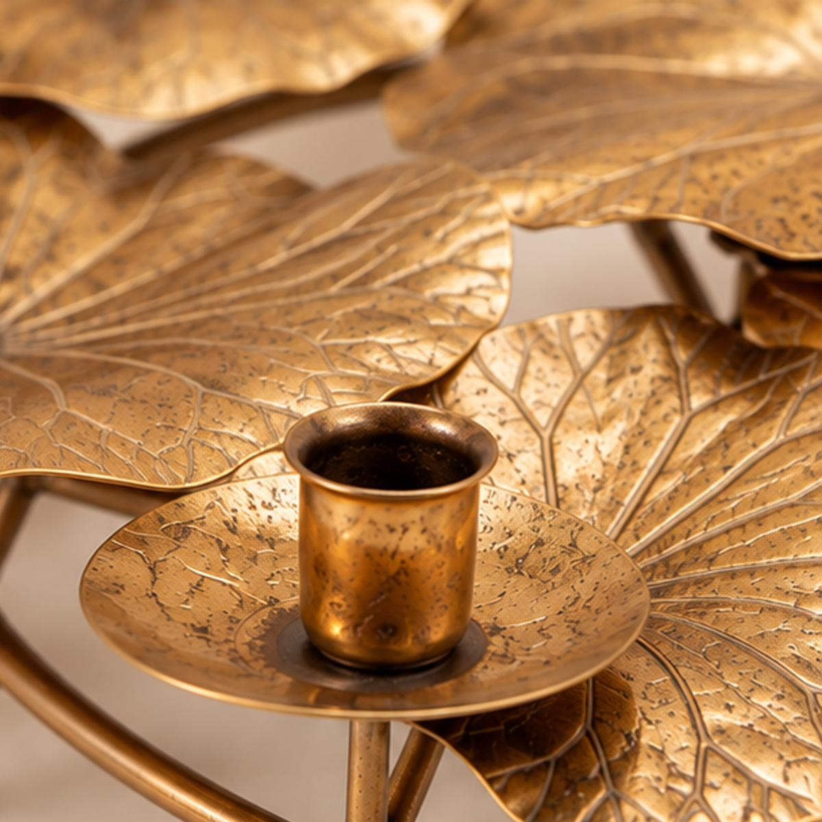 Portacandela Foglie di Loto Oro 52 x 45 x H17 cm - EDG