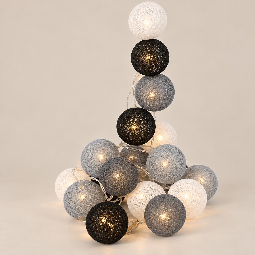 Ghirlanda Luminosa LED con Gomitoli Bianco, Nero e Grigio – 10 LED