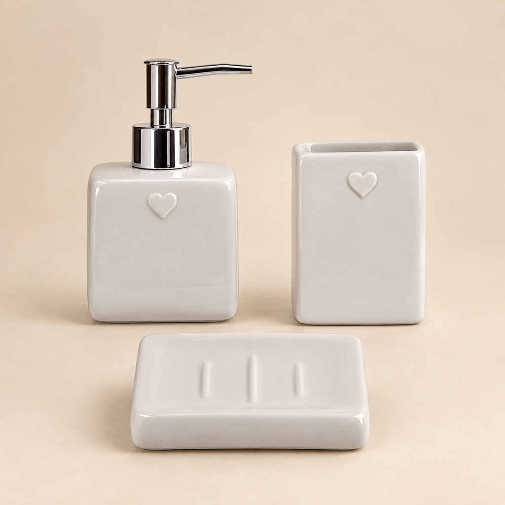 Set Accessori Bagno 3 Pezzi in Ceramica con Cuori in Rilievo – Dispenser Sapone, Portaspazzolini e Portasapone