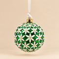 Sfera di Natale n Vetro Verde Smeraldo con Fiori Bianchi in Porcellana e Uccellino – Ø 10 cm
