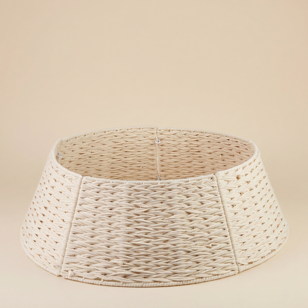 Cesta intrecciata copribase albero