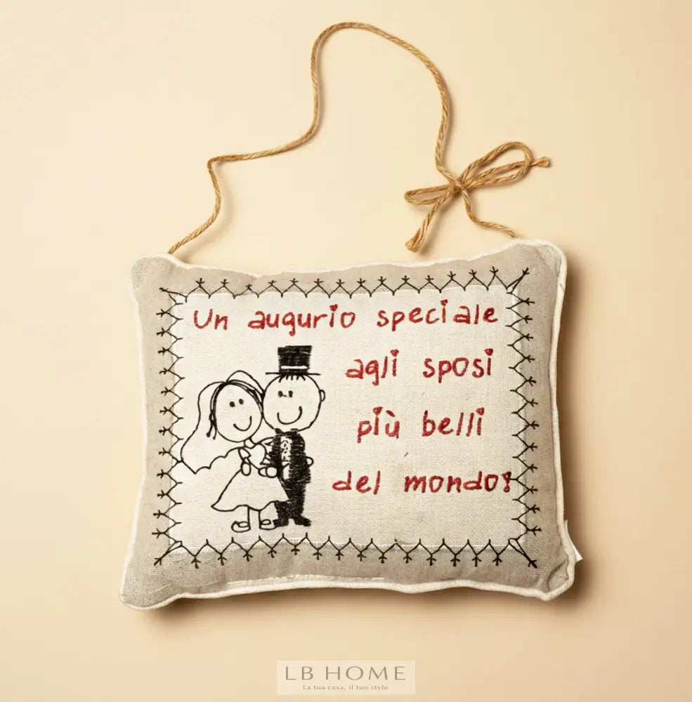 Cuscino Decorativo “Un augurio speciale agli sposi più belli del mondo” da Appendere Idee regalo