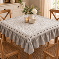 Centrotavola Angelica Lovely Grey a Rombo in Cotone con Balza Arricciata e Fantasia a Cuoricini Grigi – 100x100 cm