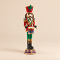 Schiaccianoci Natalizio Decorativo in Poliresina con Tamburo Rosso Verde e Oro – H 35 cm