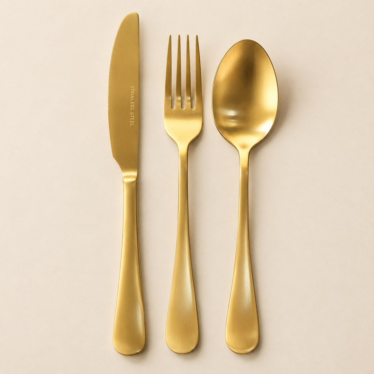 Set 3 Posate GUSTA Silhouettes Oro Satinato in Acciaio Inox – Coltello 22 cm, Forchetta e Cucchiaio con Confezione Regalo