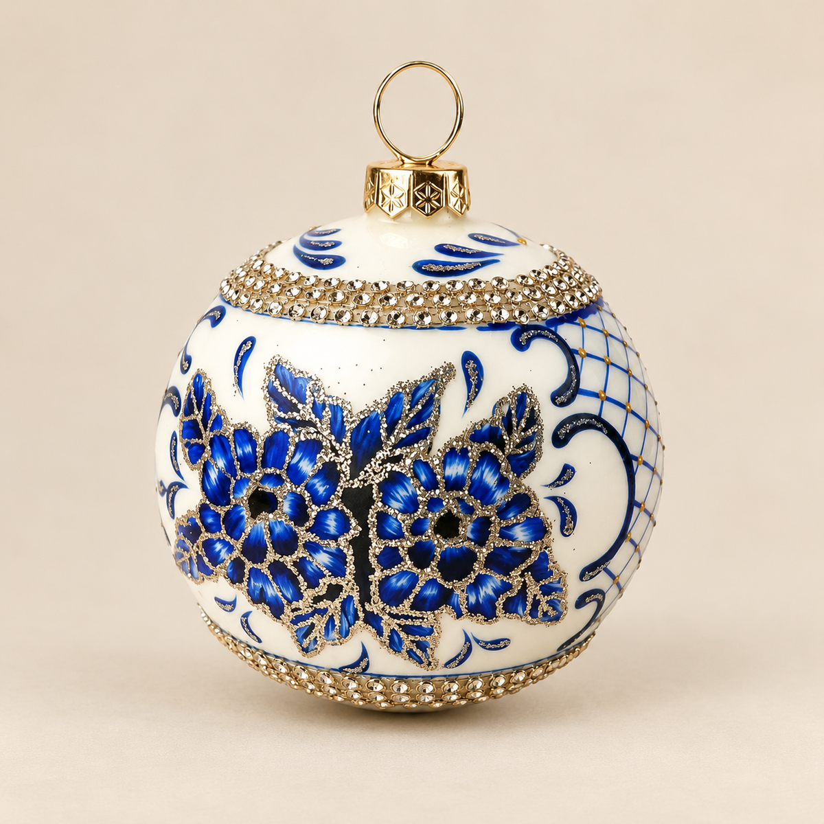 Sfera Natalizia EDG Bianca con Fiori Blu Dipinti a Mano e Decorazioni Dorate Ø12 cm