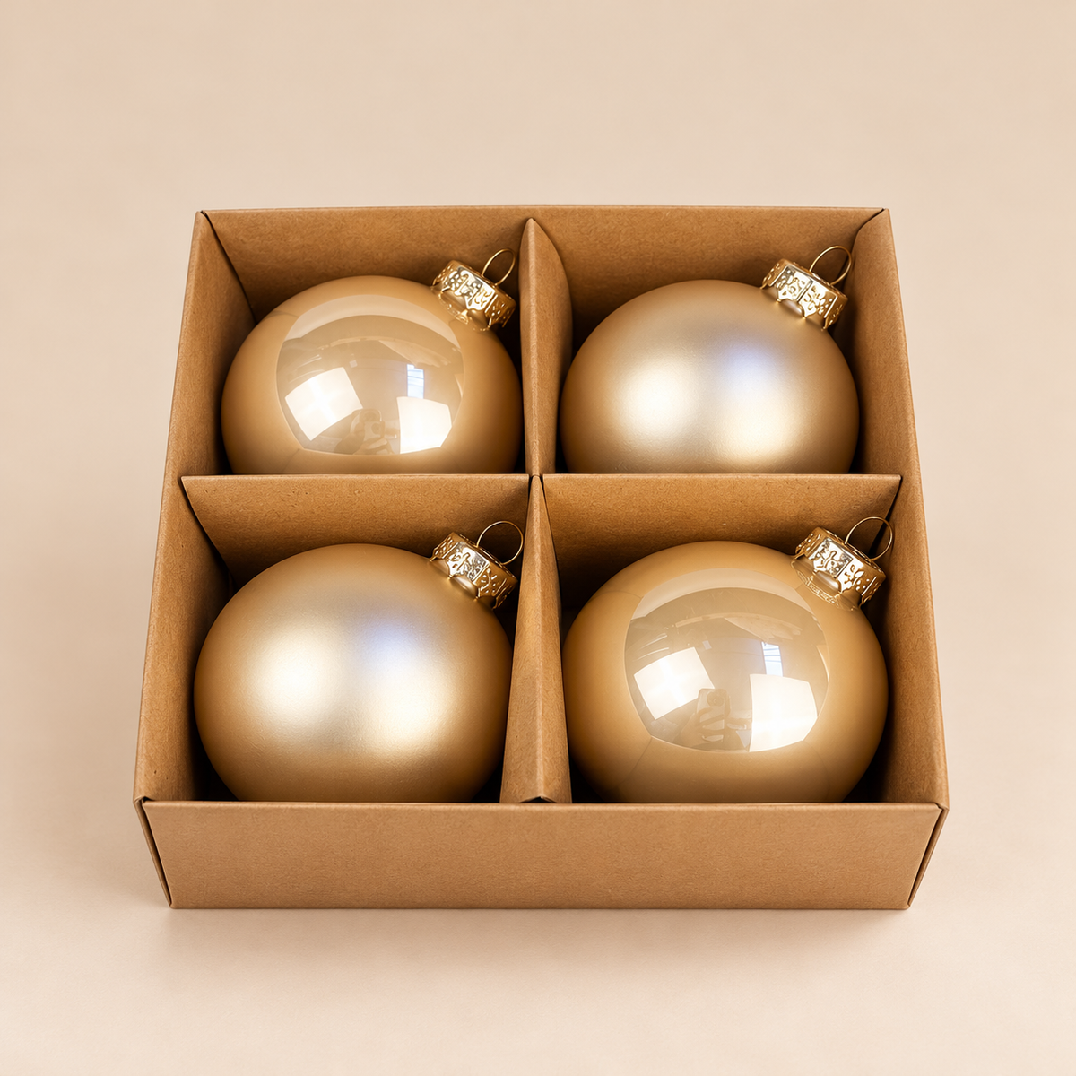 Set 4 sfere di Natale in Vetro Champagne Oro Lucido e Opaco – Ø 8 cm