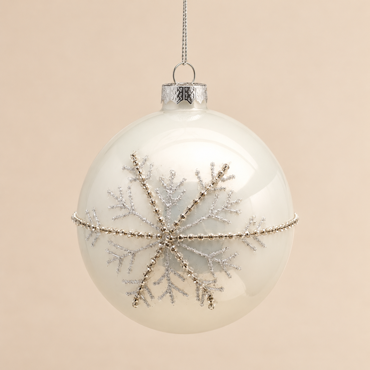 Sfera di Natale EDG in Vetro Bianco Perlato con Fiocco di Neve Argentato e Strass – Ø 10 cm