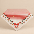 Tovaglia Natalizia Quadrata Christmas Carousel  in Cotone Beige con Righe Rosse, Fiocchi e Addobbi 100 x 100 cm