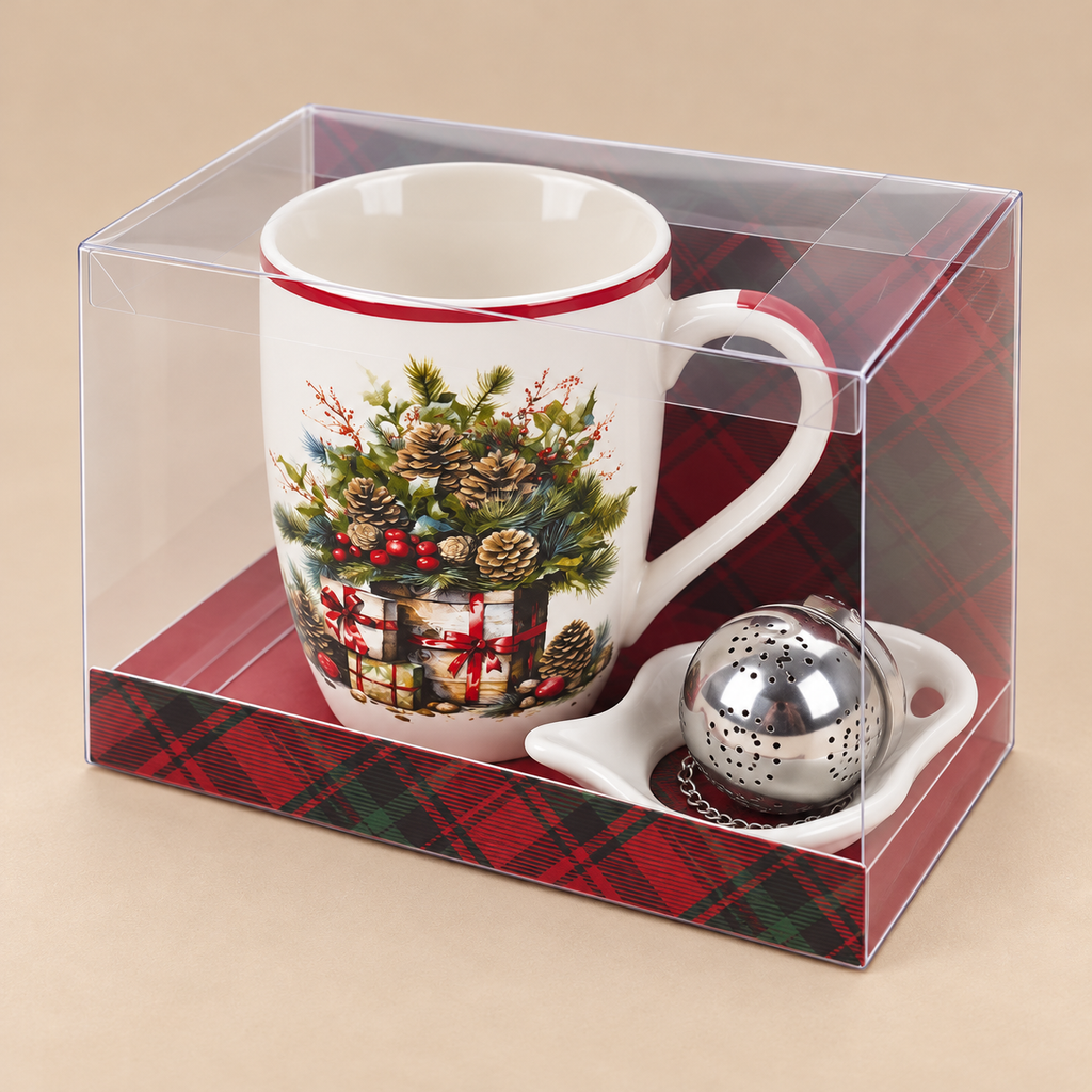 Tazza Natalizia in Ceramica con Infusore in Acciaio e Piattino – Decoro Pigne, Rami di Abete, Bacche Rosse e Pacchi Regalo – 350 ml – Con Confezione Regalo