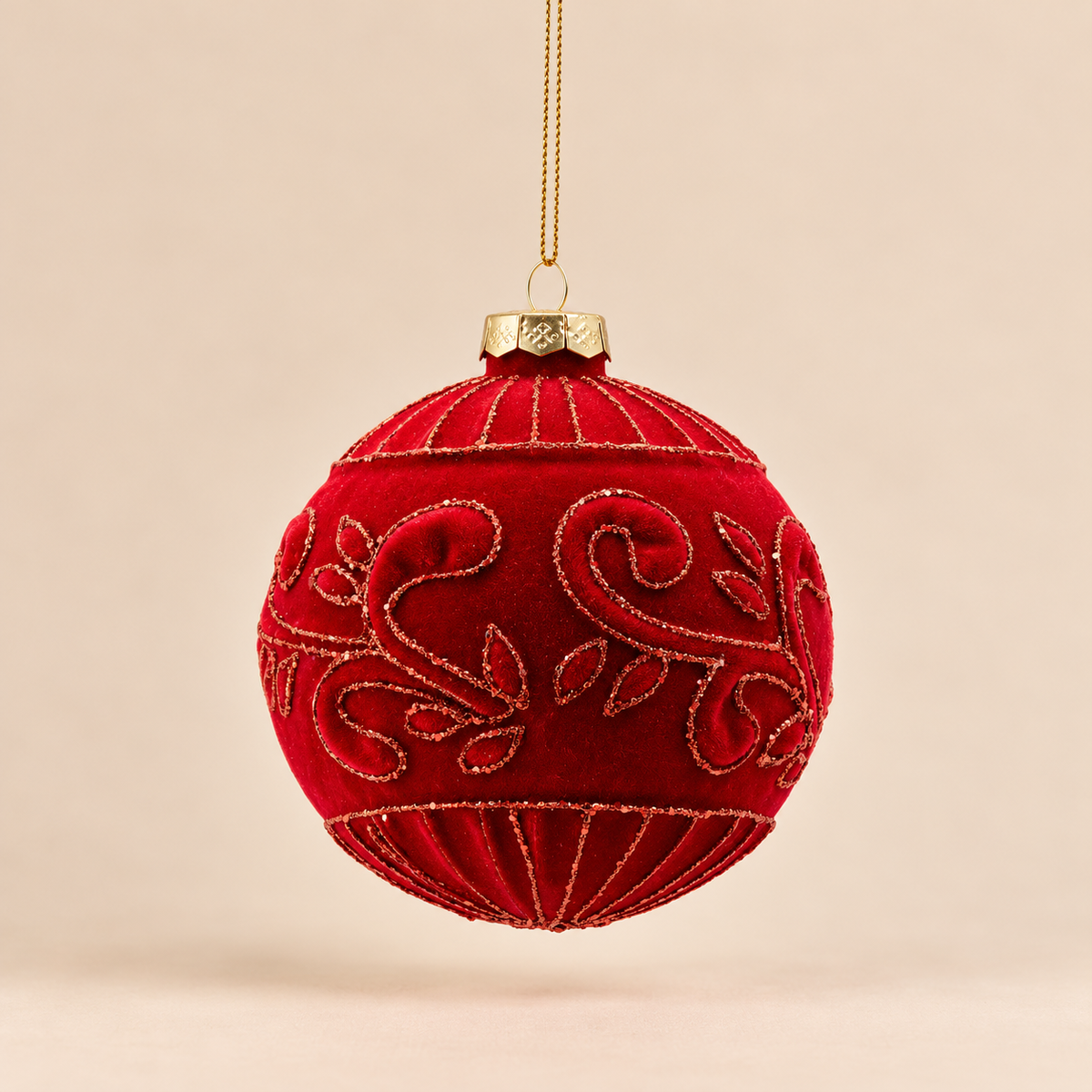 Sfera di Natale Rosso Effetto Velluto con Decori Barocchi e Glitter – Ø 10 cm