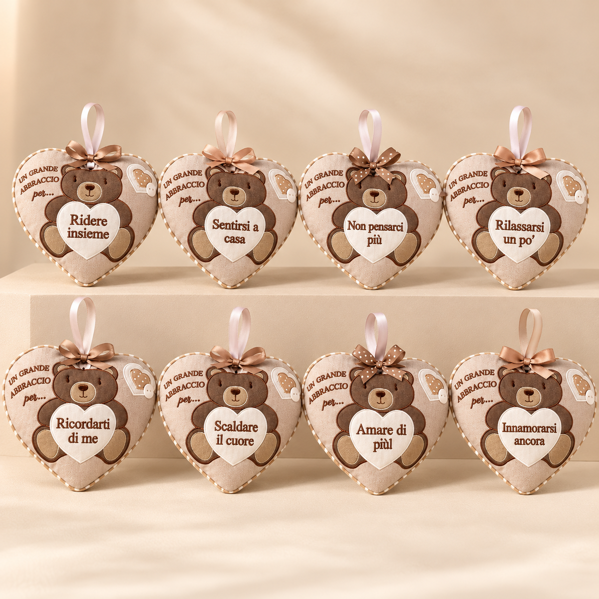 Cuscino Cuore con Orsetto e Frase Decorativa in Tessuto 17x14 cm